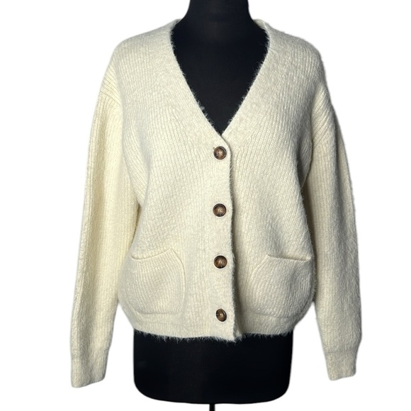 4SI3NNA Kelsey Women’s Cream Fuzzy Button Front Cardigan Size SEE MEASUREMENTS - Picture 1 of 9